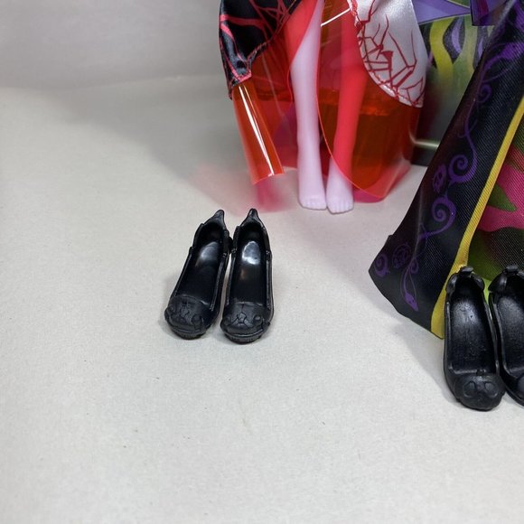 Disney Villains Black and Brights Collection Doll Set - Picture 4 of 7